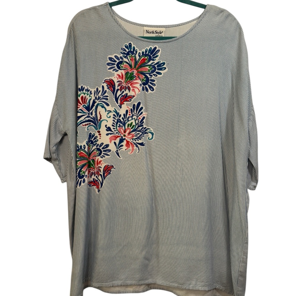 North Style Women's Blue Floral Top